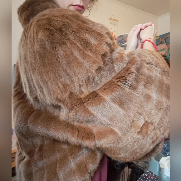 Gorgeous real fur poncho cape, brown muskrat - Picture 12 of 16